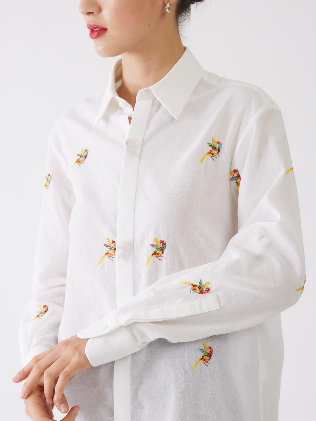 AUTHENTIQUE Embroidery Linen Blended Shirt - White