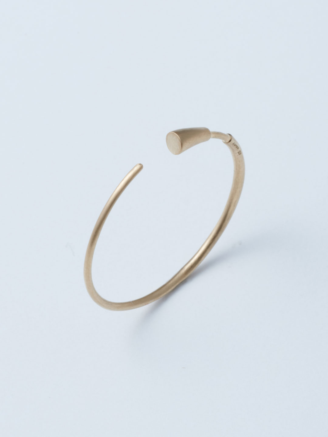 tiny wild / Wedge Hoop L - Yellow Gold