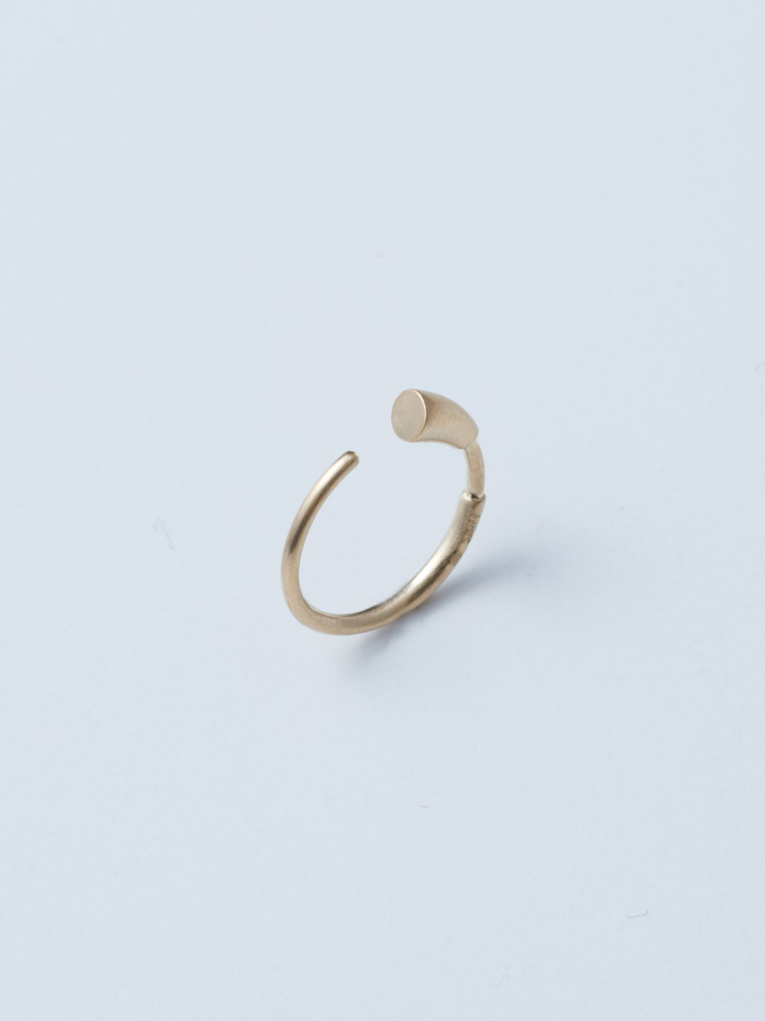 tiny wild / Wedge Hoop S - Yellow Gold