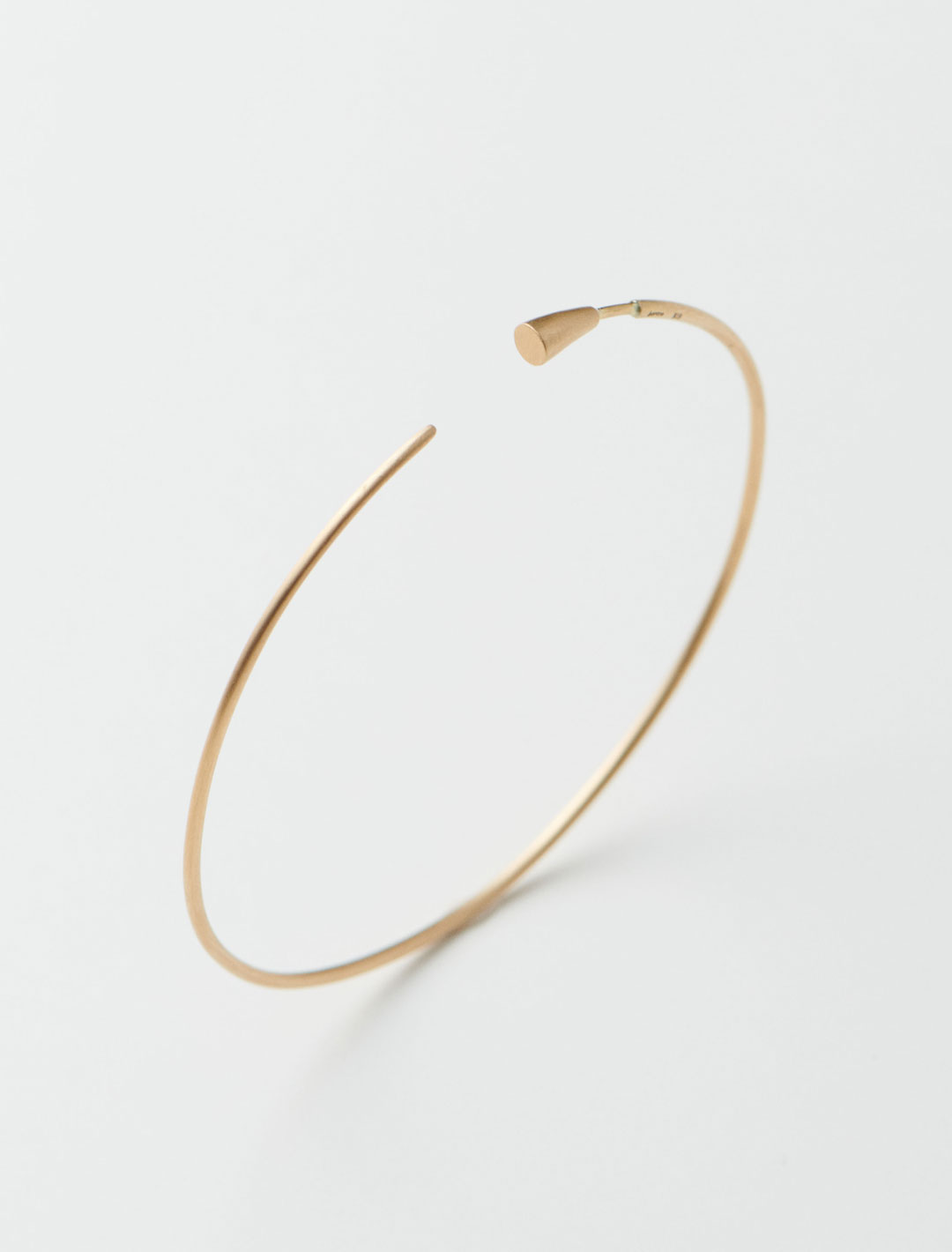 tiny wild / Wedge Hoop LL - Yellow Gold