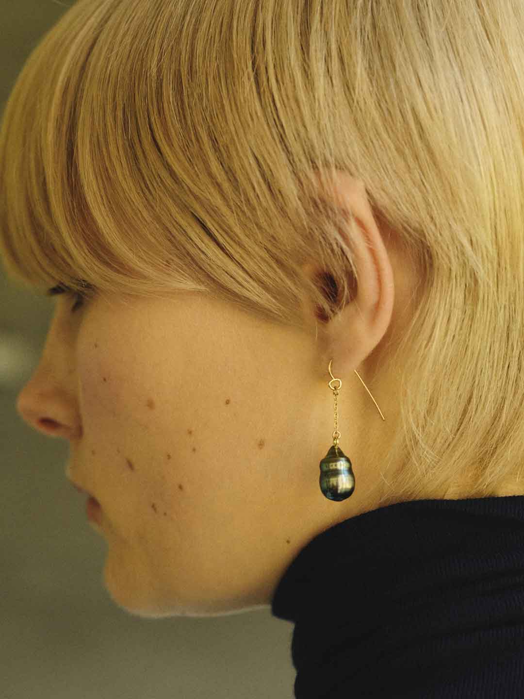 Tahitian Pearl Pierced Earring - Gold