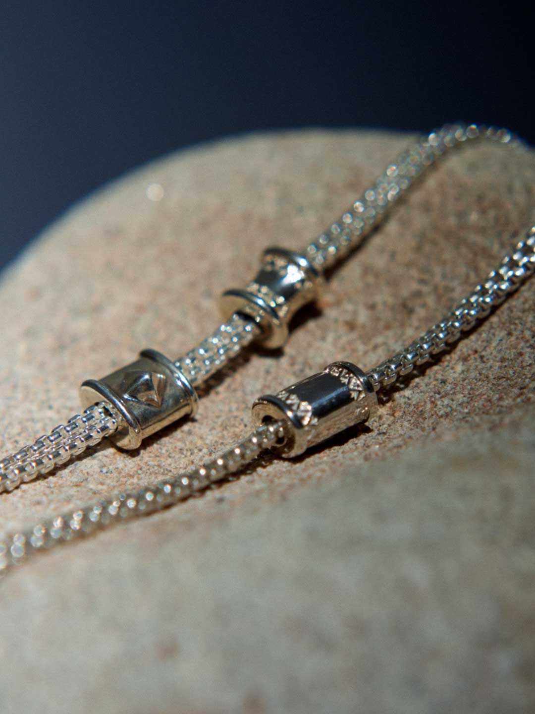 Camel Bangle43 - Silver