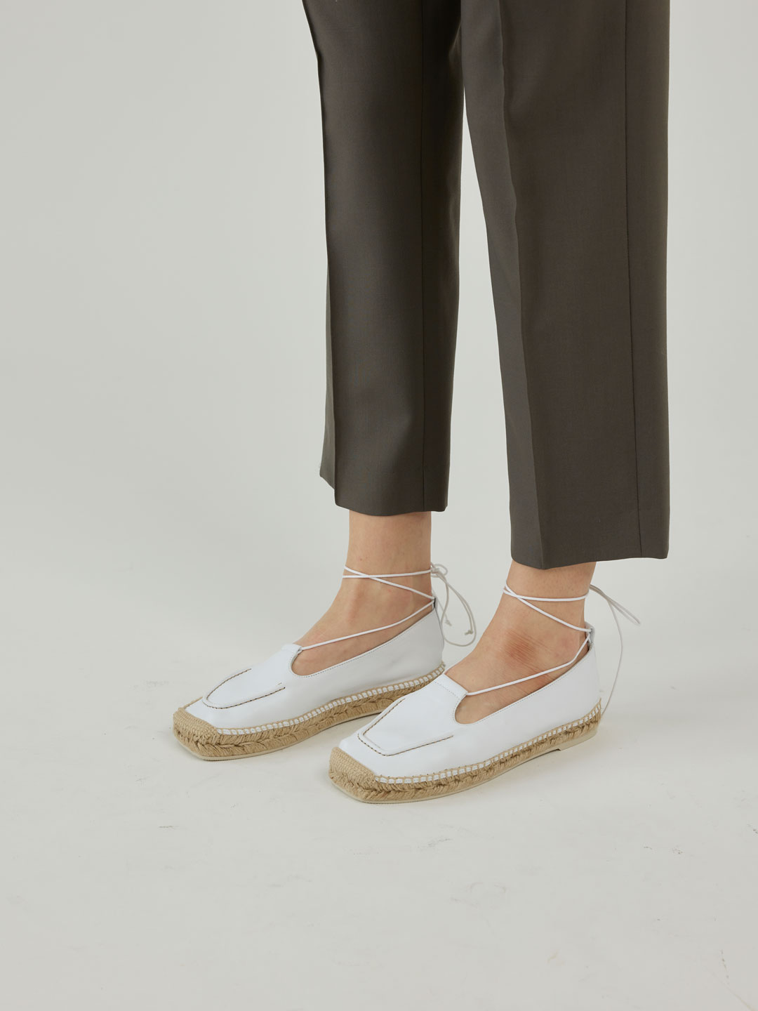 Juny Ankle Strap Flat Shoes - White