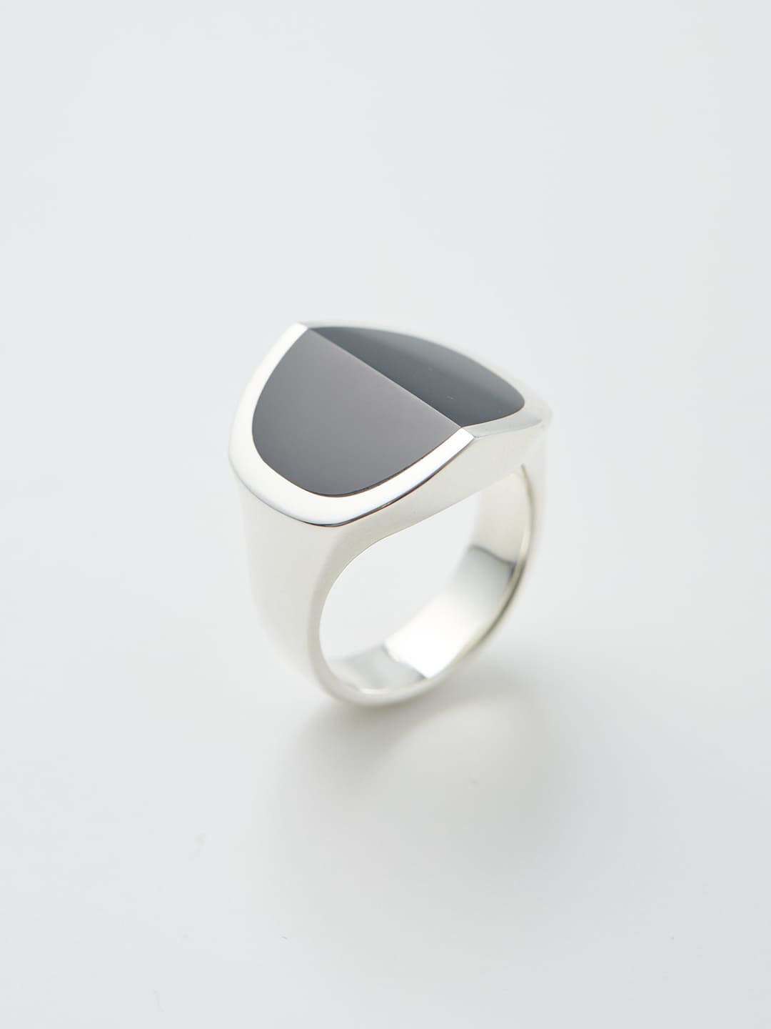 Equinox-Pyramid Onyx Ring M - Silver