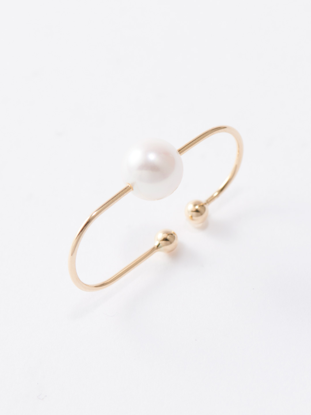 Joan Miro Akoya Pearl Ear Cuff M - Yellow Gold