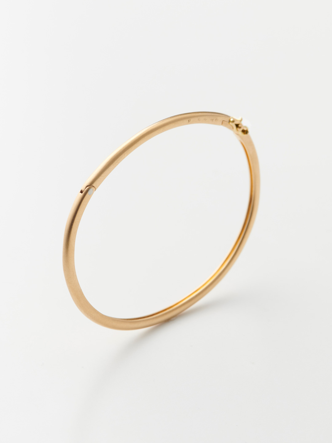 Humete Refine Metal Hook Bangle Slim M  - Gold