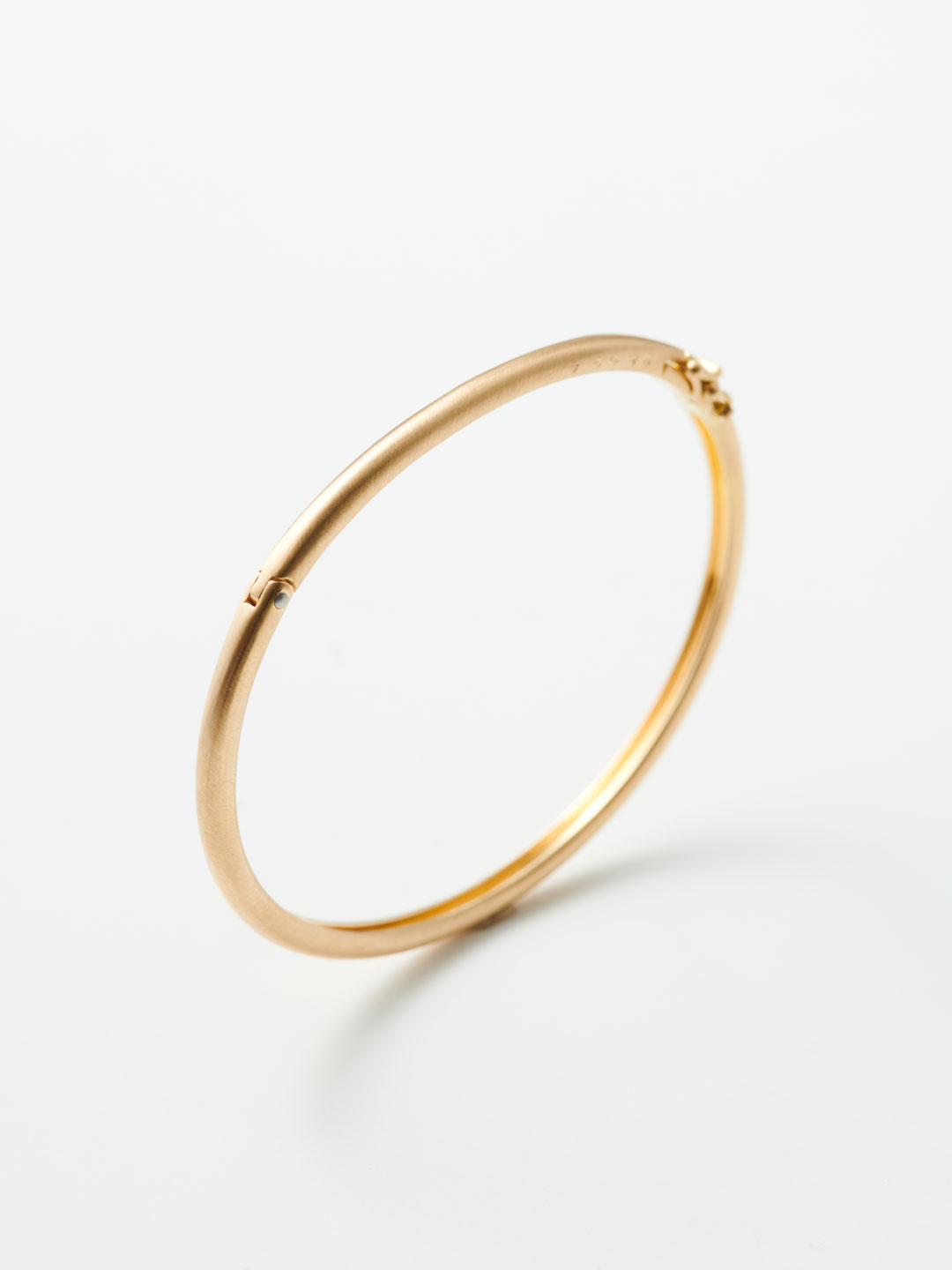 Humete Refine Metal Hook Bangle L - Yellow Gold