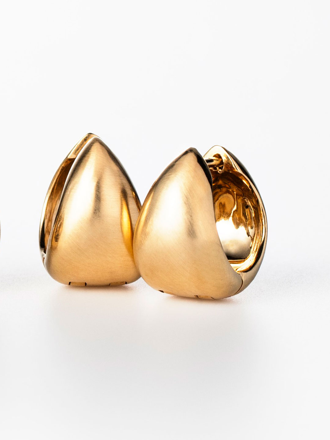 Humete Classic Pierced Earrings M - Yellow gold