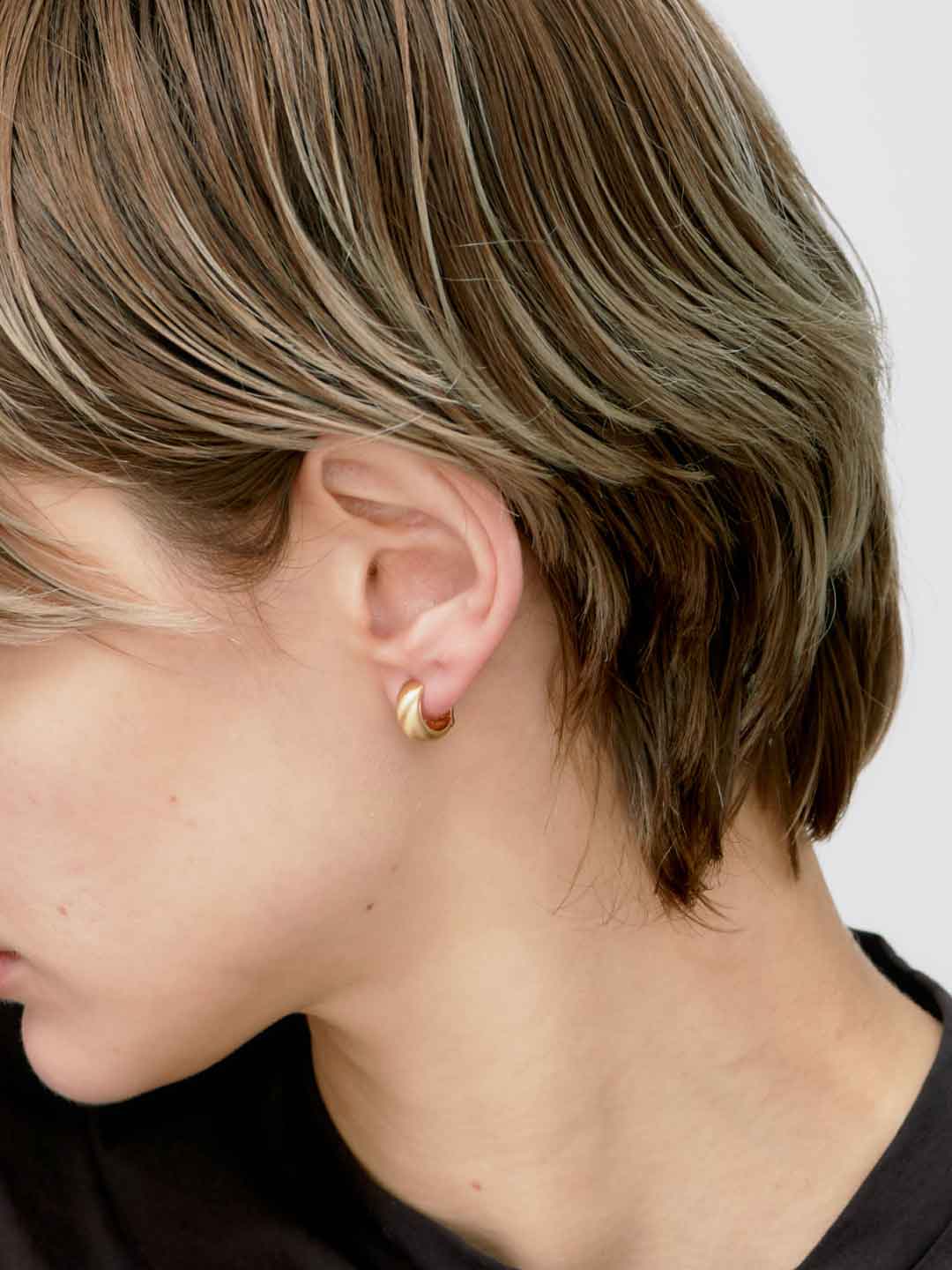 Humete Bauhaus Pierced Earrings M - Yellow gold