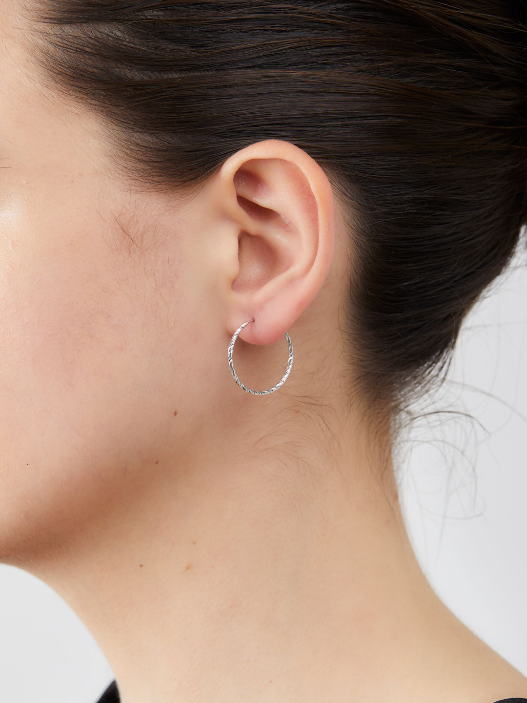 Liv Hoop Pierced Earring 20 - White Gold