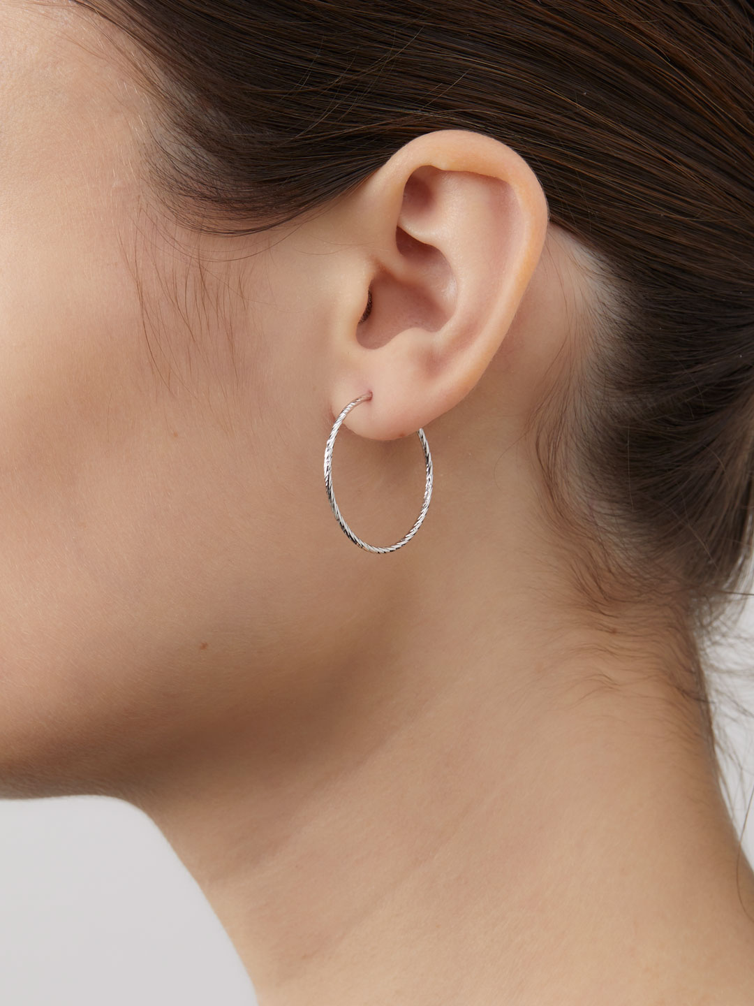 Liv Hoop Pierced Earring 25 - White Gold