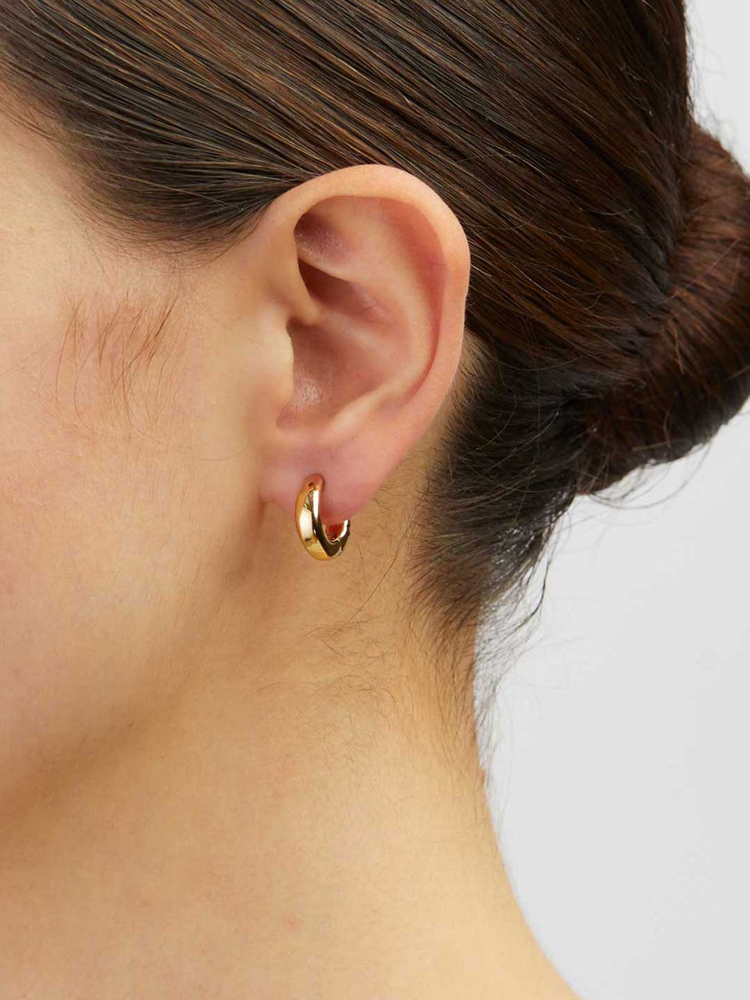 Laideback 8 Huggie Pierced Earring - Yellow Gold