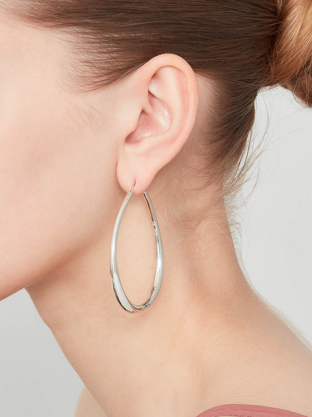 Egg Hoop Pierced Earring / M - Silver