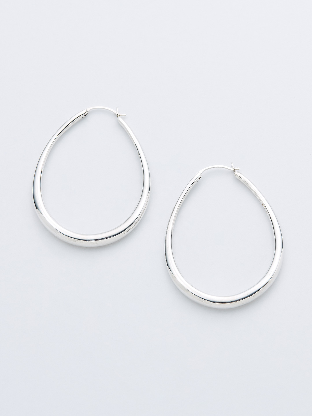 Egg Hoop Pierced Earring / M - Silver