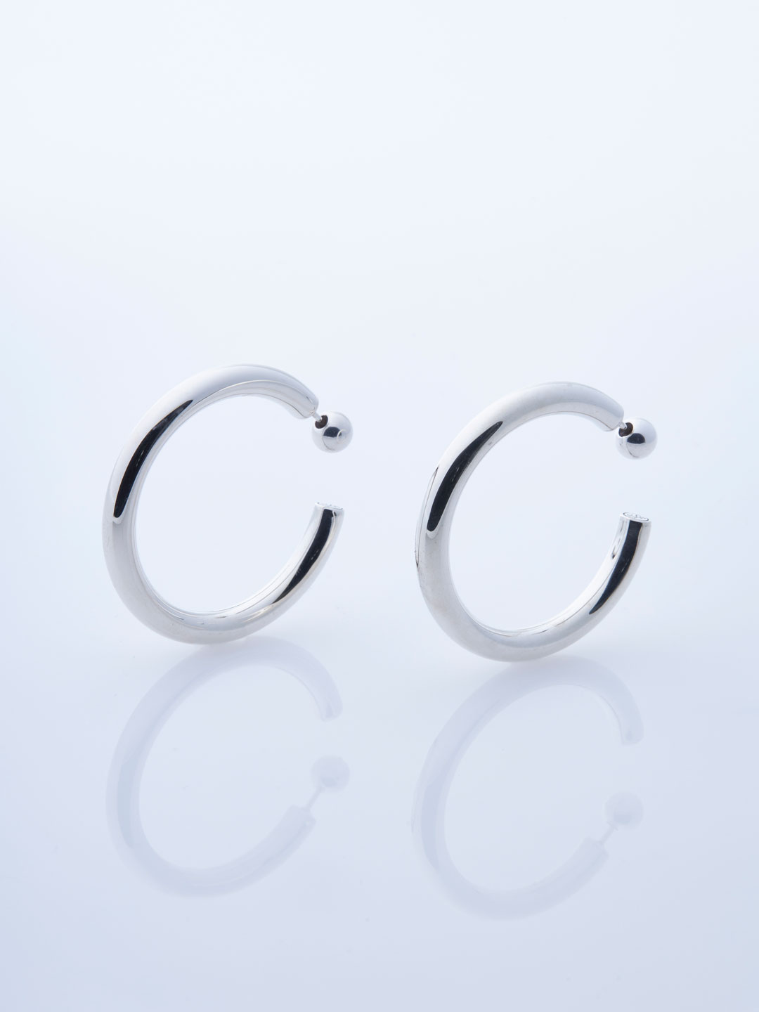 Medium Everyday Pierced Hoops - Silver