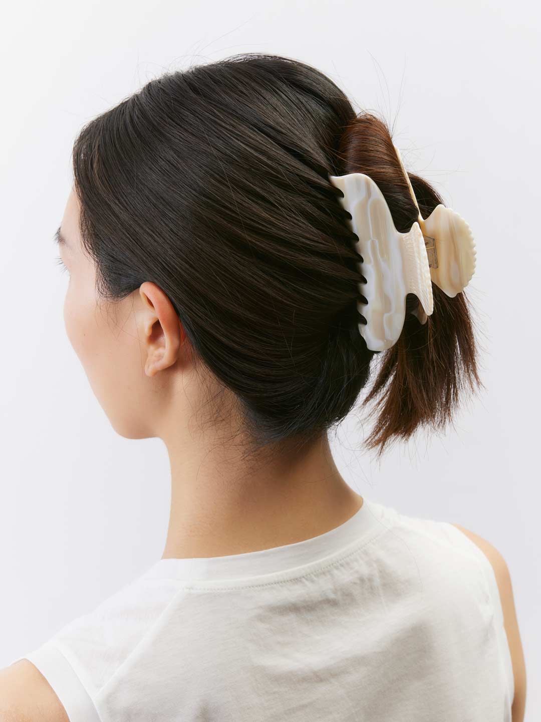 Fan Shell Hair Claw - Off White/Mother of Pearl