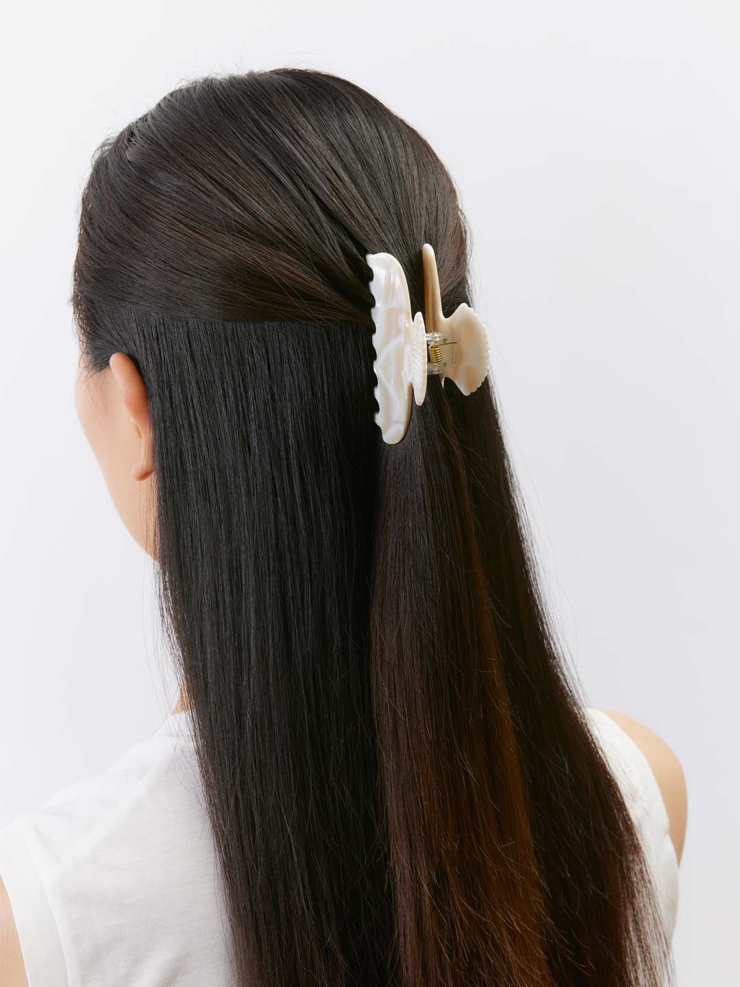 Small Fan Shell Hair Claw - Off White/Mother of Pearl