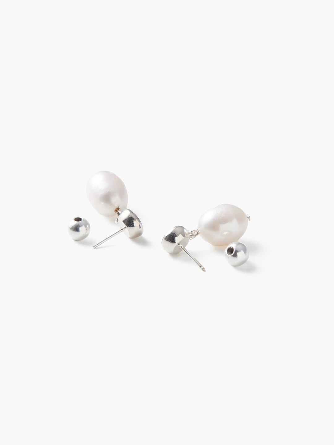 Lapis Neue Pearl Pierecd Earrings - Silver