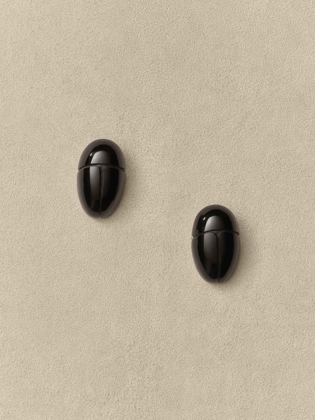 Scarab Studs Onyx - Silver