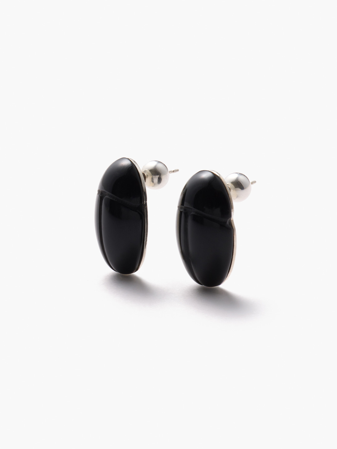 Scarab Studs Onyx - Silver