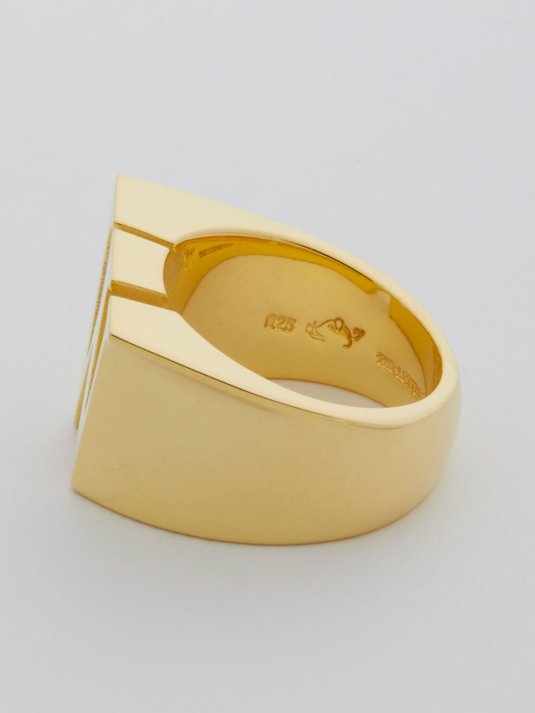 Alphabet Ring W - Gold