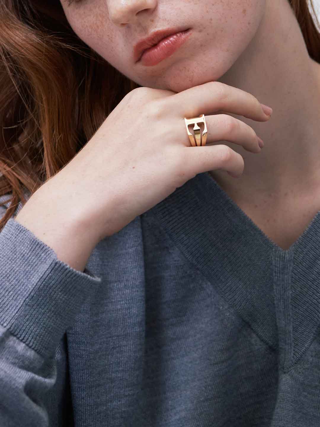 18K Alphabet Pinky Ring E - Gold